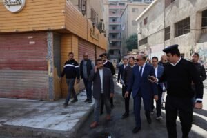 المحافظ يغلق المقاهي