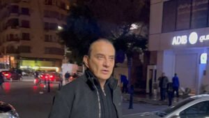 طارق علام في عزاء شقيقة الفنان سامح الصريطي