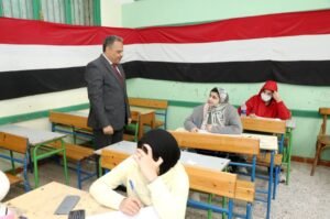 محافظ الشرقية يتفقد لجان امتحانات الشهادة الإعدادية 