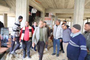 المحافظ يتفقد المجمع السكنى