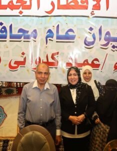 المحافظ مع موظفي الديوان