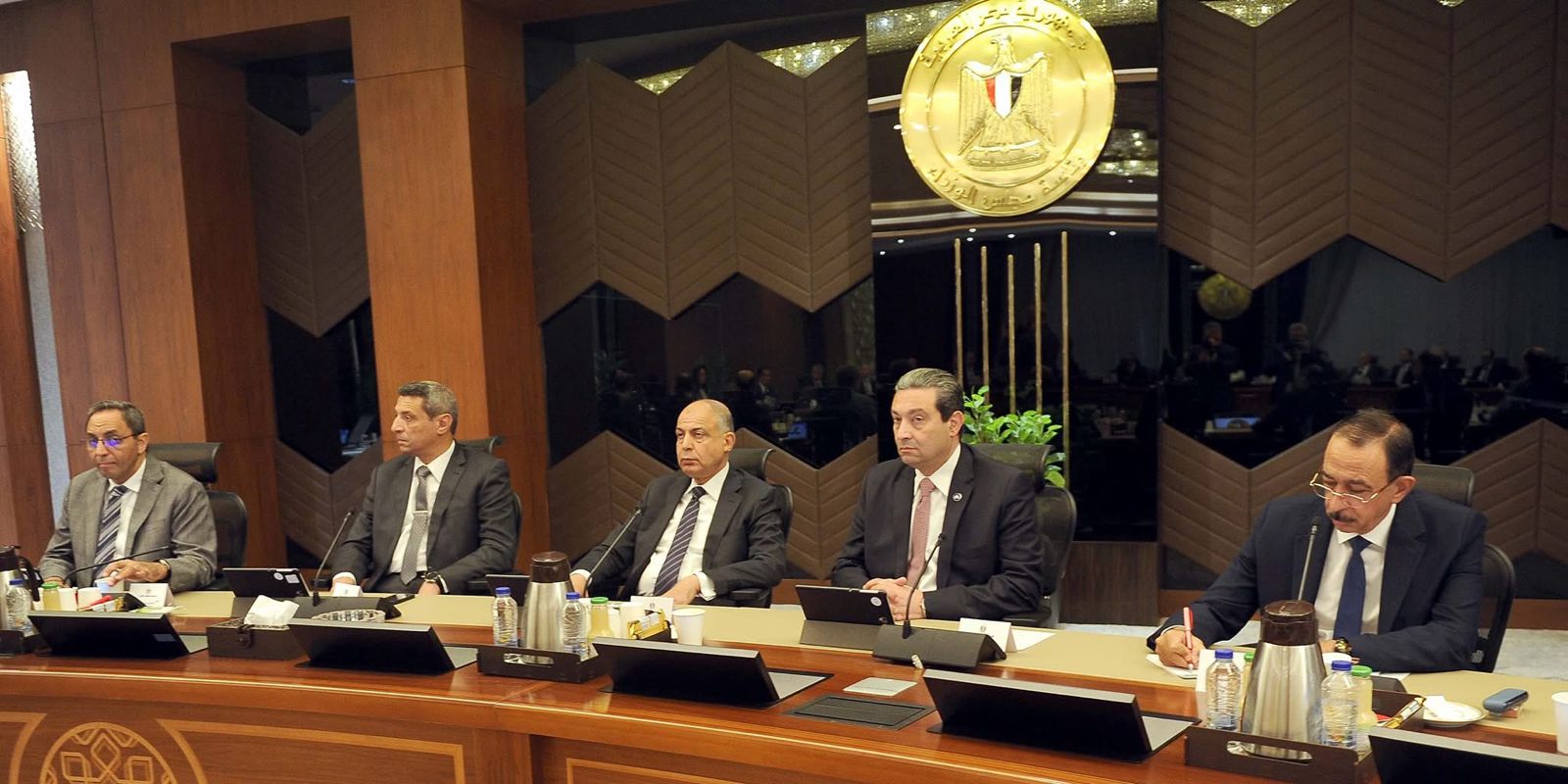 محافظ المنيا خلال مجلس المحافظين