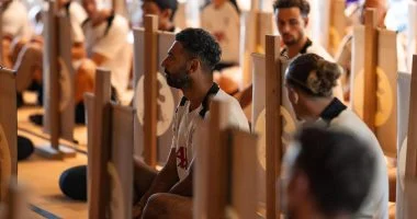 زيارة محمد صلاح لمعبد بوذي