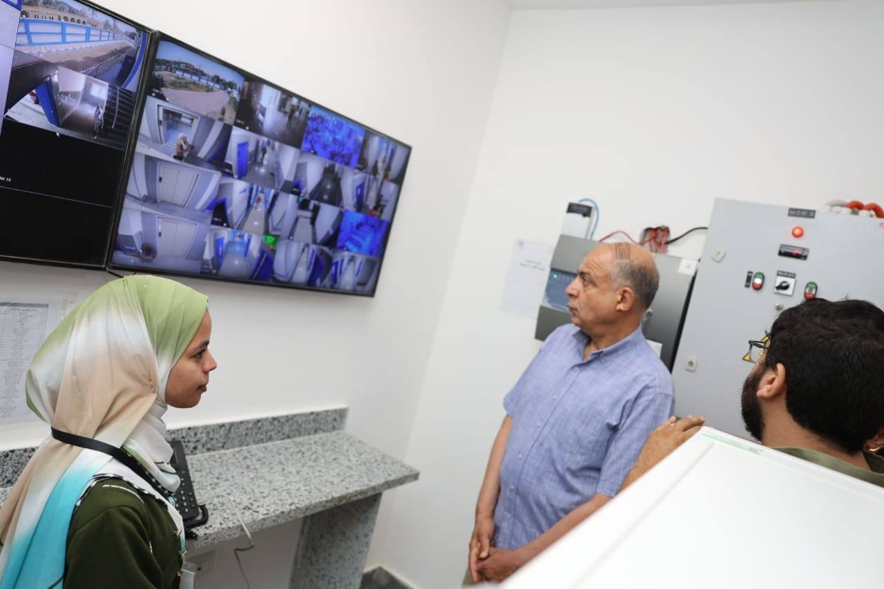 المحافظ يتفقد المستشفيي