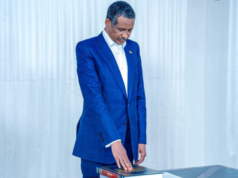 حميدتي يؤدي اليمين رئيسًا للحكومة الموازية في السودان