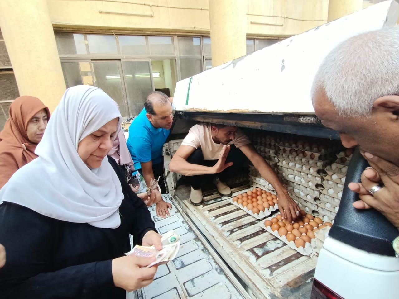 المنافذ المتنقلة لبيع بيض المائدة