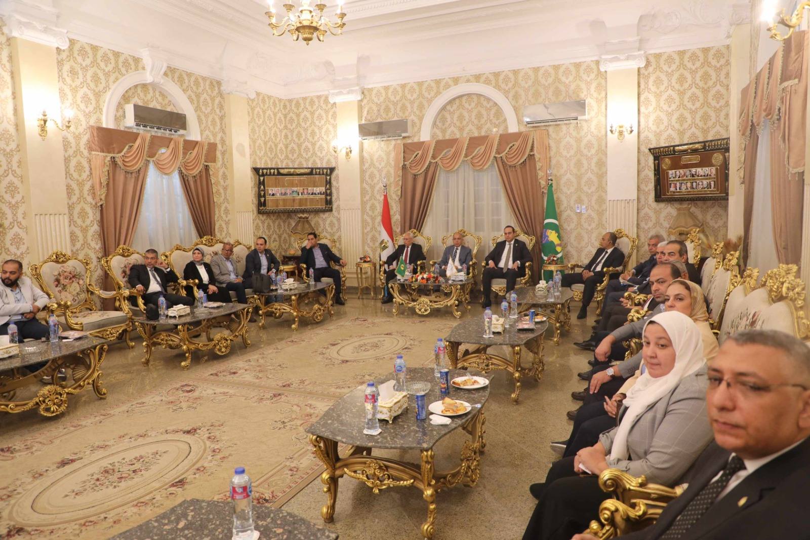 اجتماع لجنة التامين الصحي
