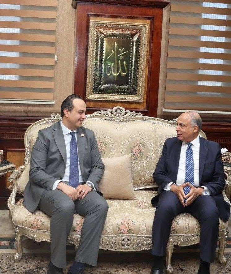 لقاء محافظ المنيا ورئيس الرعايه الصحيه
