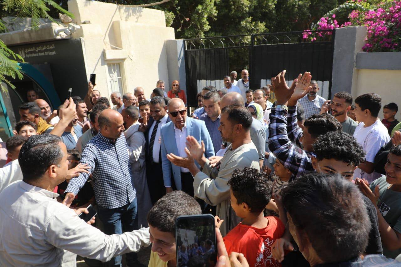 المحافظ مع المواطنين