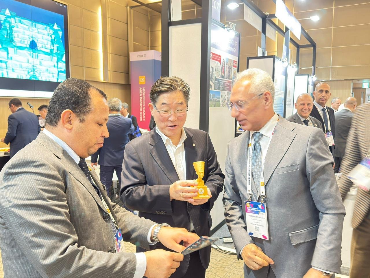 جانب من اللقاءات