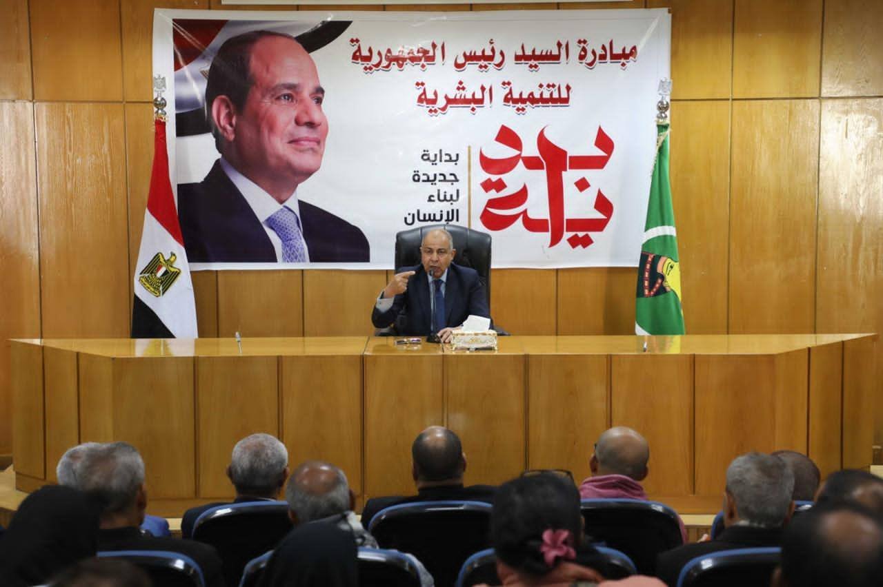 جانب من الاجتماع للاستعداد للامتحانات