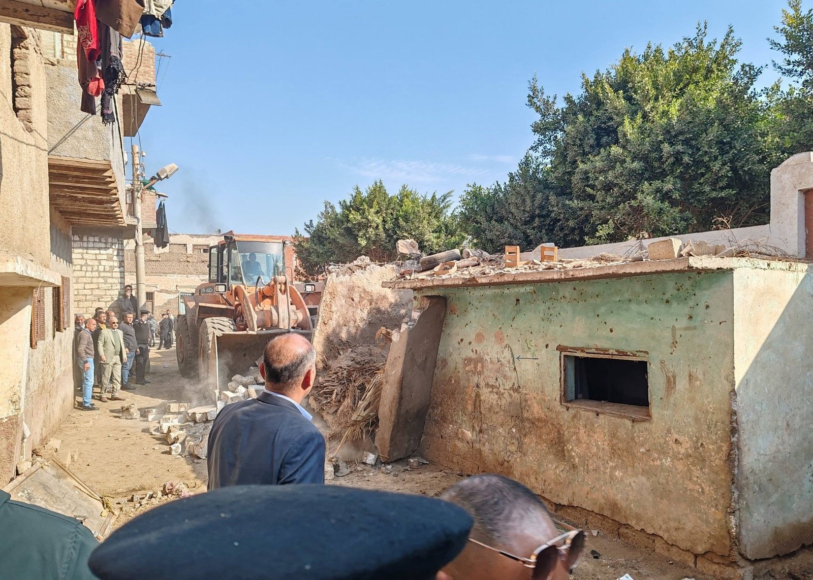 ازالة تعديات بمدرسة سمالوط